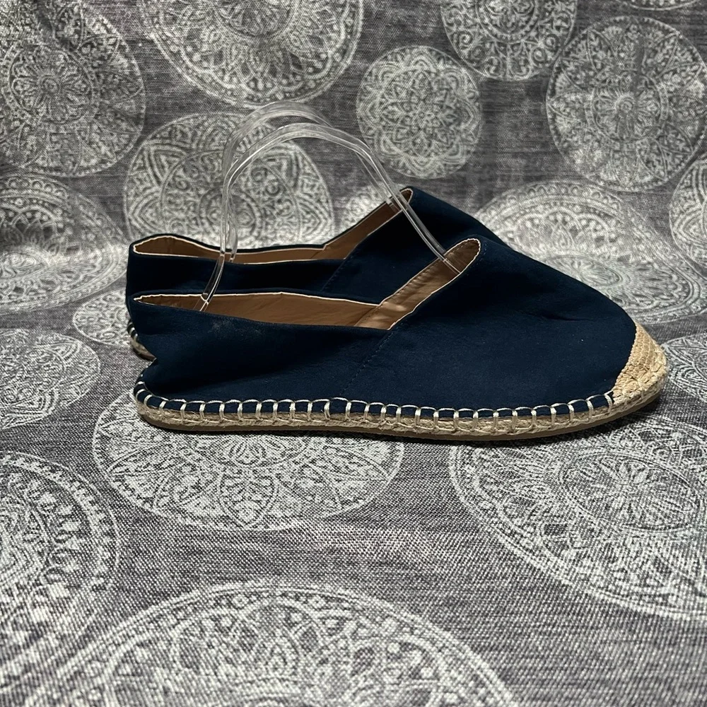 The Unbranded Brand step out